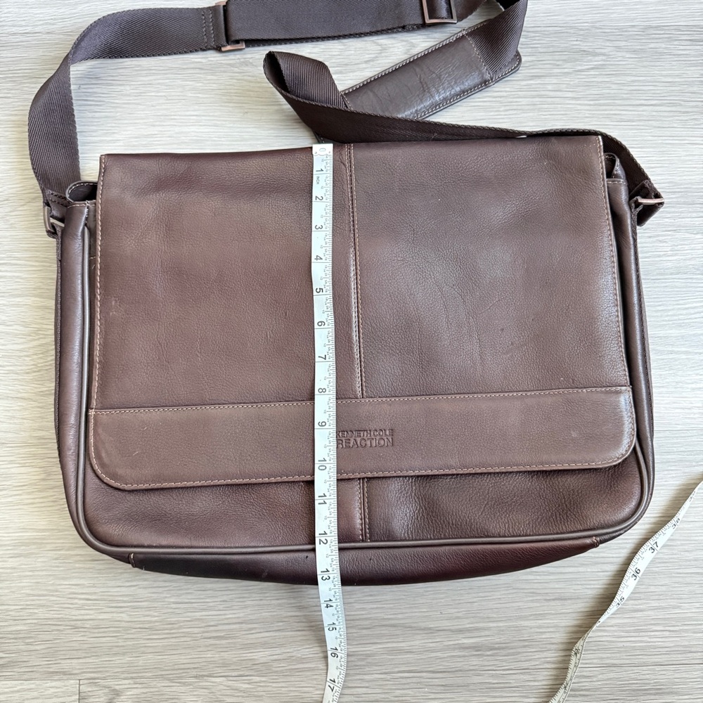 Kenneth Cole Reaction Brown Leather Messenger Bag / Laptop Bag - Picture 6 of 8